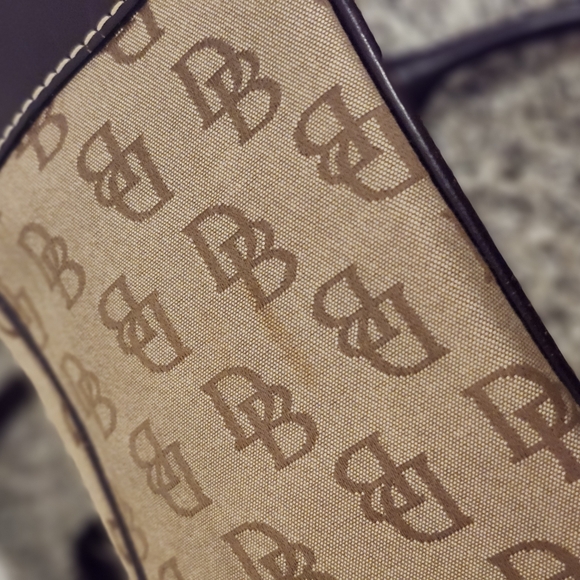 Vintage Y2K Dooney & Bourke Tan and Brown Signature Monogram Satchel - Picture 4 of 6
